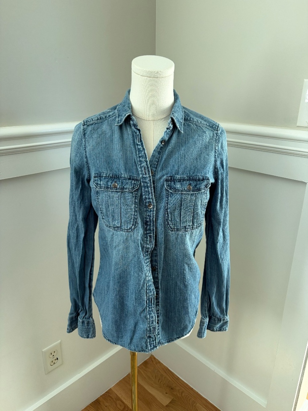Express Chambray Button Down Shirt | Light Wash Denim Top | XS